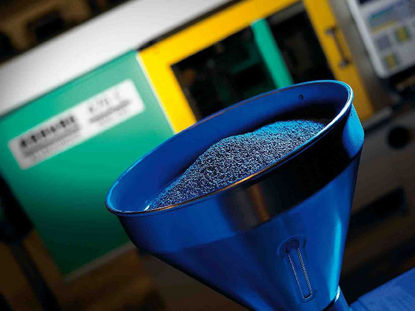 Moldeo por inyección de piezas complejas de polvo de cerámica o metal