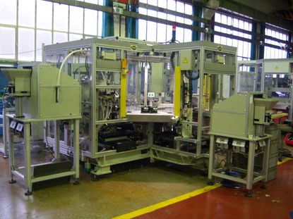 Automatización del proceso de ensamblaje de bisagras de coche