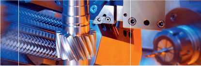 Máquina combinada de tornear y tallar por fresa madre