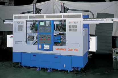 Torno para el mecanizado simultáneo