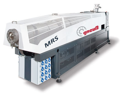 Extrusora que procesa escamas de botellas