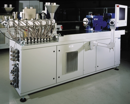 Un fabricante de calzado deportivo apuesta por una extrusora de laboratorio de KraussMaffei