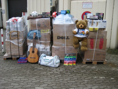 Los empleados de Kennametal donan material a un orfanato en Kenia