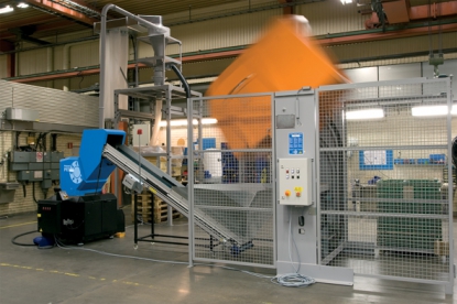 Sistema para el triturado de productos de envase y embalaje en PET