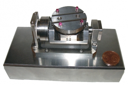 Posicionador de precisión de micropiezas para nanometrología tridimensional