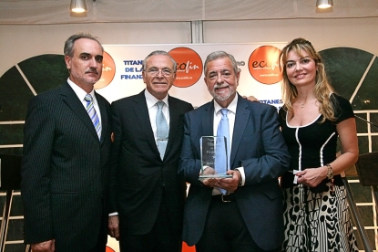 La Comunidad de Madrid recibe el premio Ecofin en la categoría de Institución por la labor de Madrid Excelente