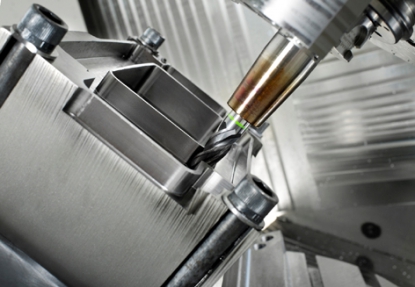 Centro de mecanizado de 5 ejes y cabeza de horquilla