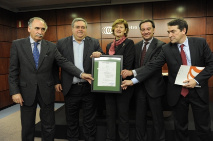 Metro Bilbao se convierte en la primera empresa de transporte ferroviario del estado en recibir el certificado de la huella de carbono