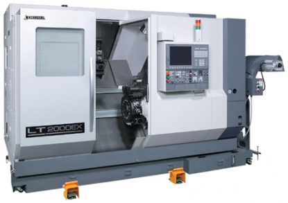 Torno LT2000 EX con 3 torretas motorizadas de Okuma