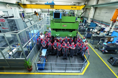 Con cinco ejes y a alta velocidad