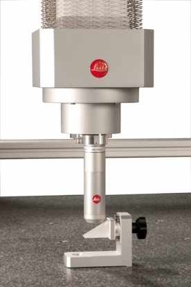 Sensor óptico que permite la medición altamente precisa de superficies sensibles e inclinadas