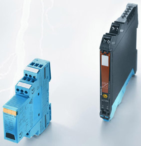 Protector contra sobretensiones insertable y convertidor de señal universal