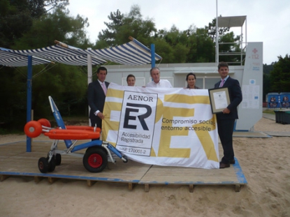 Una playa de Isla, única del norte de España con certificado de accesibilidad universal de Aenor