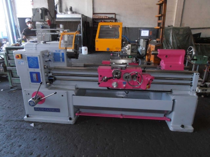 Exposición permanente de más de 100 máquinas usadas y nuevas