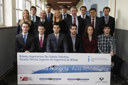 El aula aeronáutica de la Escuela Técnica Superior de Ingeniería de Bilbao proporciona una nueva promoción de titulados
