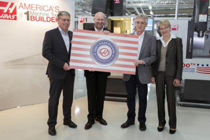 Fischer System-Mechanik celebra la compra de su máquina Haas número 100