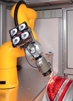 Stäubli participa en un sistema de soldadura láser híbrida para faros delanteros y luces traseras