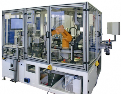 Stäubli participa en el montaje de sensores de distancia para estacionamiento mediante robots