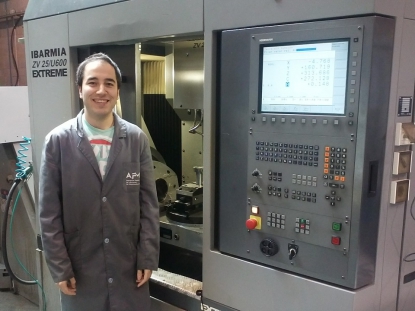 Roberto Polvorosa, alumno del Aula Máquina-herramienta de la Escuela Técnica Superior de Ingeniería de Bilbao, premio al mejor proyecto fin de carrera de la sociedad de ingeniería de fabricación