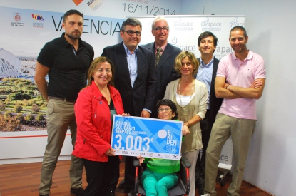 Grupo Guzmán entrega el cheque solidario de Ekiden a Avapace
