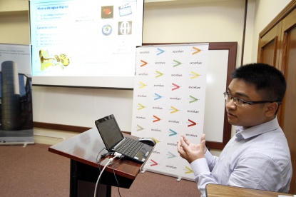 Jianpei Ye gana el premio Accenture al mejor proyecto fin de carrera de la Escuela Superior de Ingeniería de Bilbao