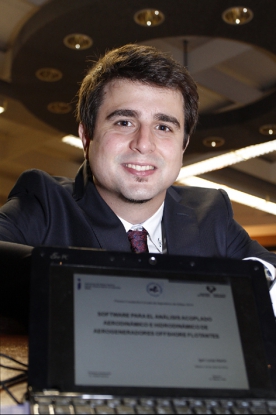 Igor Lucas, premio Fundación Escuela de Ingenieros de Bilbao por analizar el comportamiento de los molinos eólicos offshore flotantes