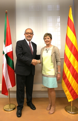 Euskadi y Catalunya firman un convenio de colaboración en política industrial, energía y turismo