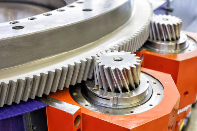 Accionamientos que revolucionan la versatilidad de las fresadoras y los tornos verticales