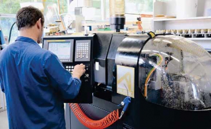 Metalem fabrica índices destinados a esferas de relojes suizos con máquinas de Almac