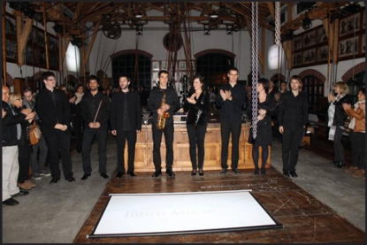 El espectáculo Kataiak inundó de arte el Museo de la Máquina-Herramienta