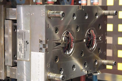 Negri Bossi desarrolla un ensayo de herramienta para lentes de cristal