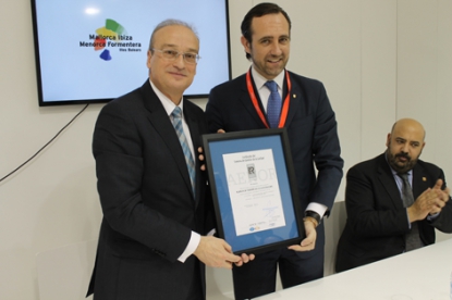 José Ramón Bauzá recibe la certificación de Calidad ISO 9001 concedida por Aenor a la ATB