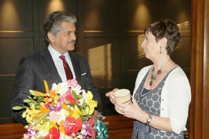 Arantxa Tapia constata en la India la participación de empresas vascas en 'proyectos de país'