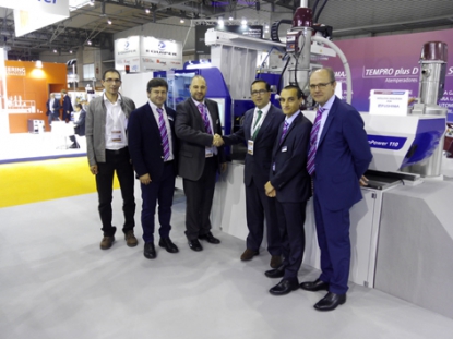 Fushima fabrica cepillos de dientes de alta calidad con inyectoras de Wittmann Battenfeld