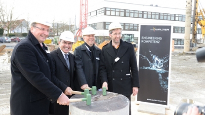Walter pone la primera piedra de un nuevo centro tecnológico en Tübingen
