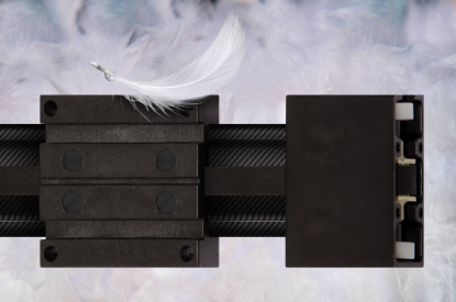 La guía lineal más ligera del mundo en la feria de Hanóver 2015 con Igus