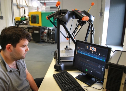 Euromould Ltd utiliza el calibre flexible Equator de Renishaw para inspeccionar sus piezas de moldeo por inyección 