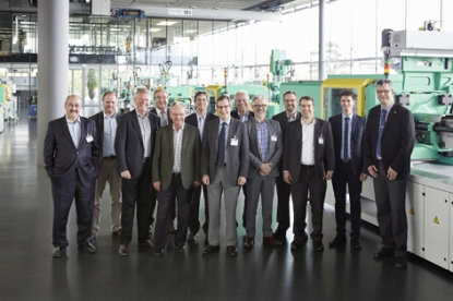 Una delegación canadiense de alto nivel descubre todo sobre la Industria 4.0 en la sede de Arburg