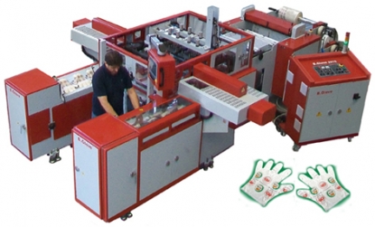 Una máquina italiana fabrica guantes desechables a partir de bioplásticos en Plast 2015