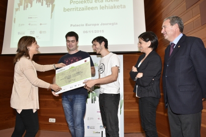 Unos 300 estudiantes participan en el taller y concurso de innovacion cleantech now!