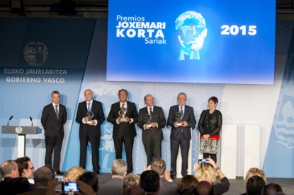 El lehendakari hace entrega de los premios Joxe Mari Korta 2015