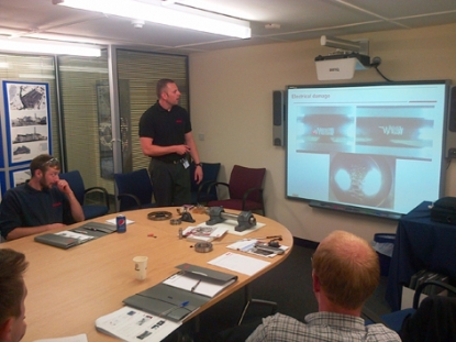 Los cursos de formación de NSK mejoran el conocimiento sobre rodamientos en Gilkes