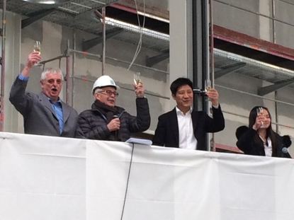 Haitian International Germany celebra la ceremonia de remate de obras