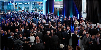 Arburg inaugura una nueva nave de montaje en su sede central