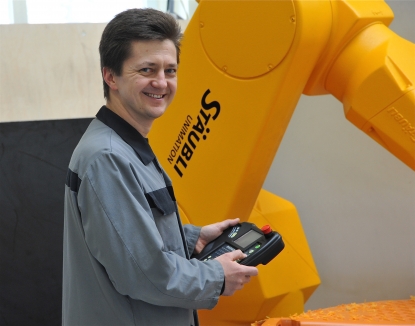 Un innovador robot de fresado de Stäubli complementa a un flexible centro de mecanizado