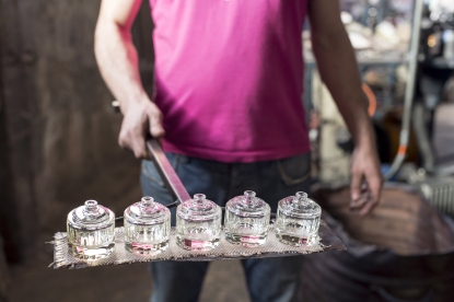 NAT Vidriera fabrica moldes para productos de vidrio con un centro de mecanizado vertical Haas VF-3