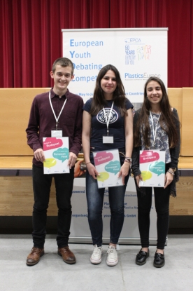 Los jóvenes opinan sobre la contribución de la industria petroquímica al desarrollo sostenible