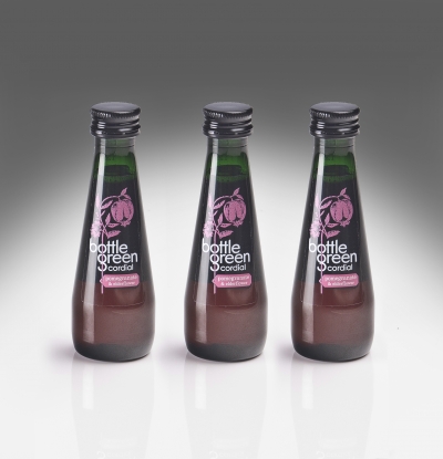 Las bebidas Bottlegreen se pasan al plástico