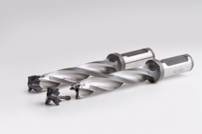 Broca de tres filos con el sistema de cabeza intercambiable