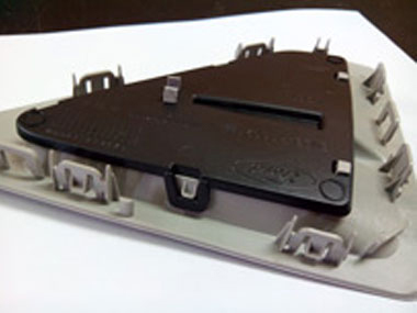 Faperin exporta a Francia piezas plásticas para vehículos de lujo